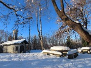 Miragoli con Monte Castello (1089 m), innevati e baciati dal sole-22nov25 - FOTOGALLERY